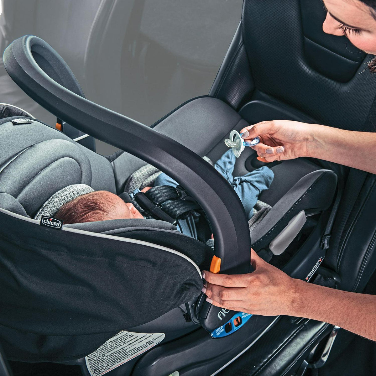 Chicco Fit2 Adapt Infant & Toddler Car Seat - Ember (Black). New - image 4