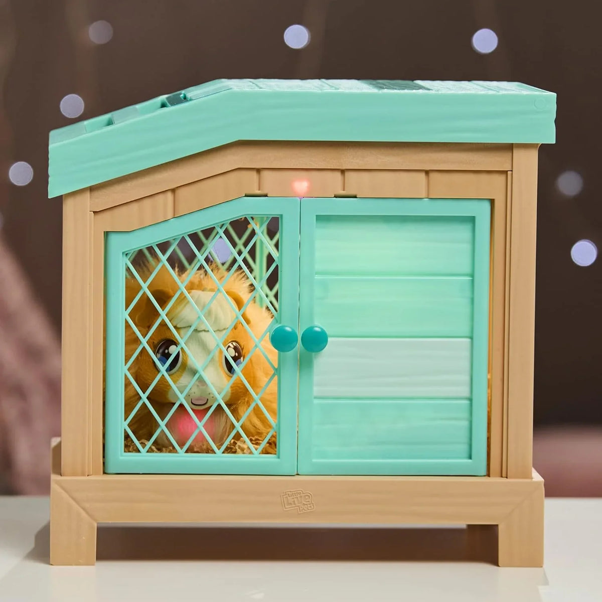 Little Live Pets - Mama Surprise / Soft, Interactive Guinea Pig and her Hutch, and her 3 Babies. 20+ Sounds & Reactions - image 13